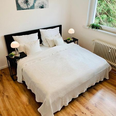 Direkte Uninaehe: Ferienwohnung Mit Grossem Doppelbett, Kuechenzeile Und Neu Renoviertem Badezimmer Homburg  Zewnętrze zdjęcie