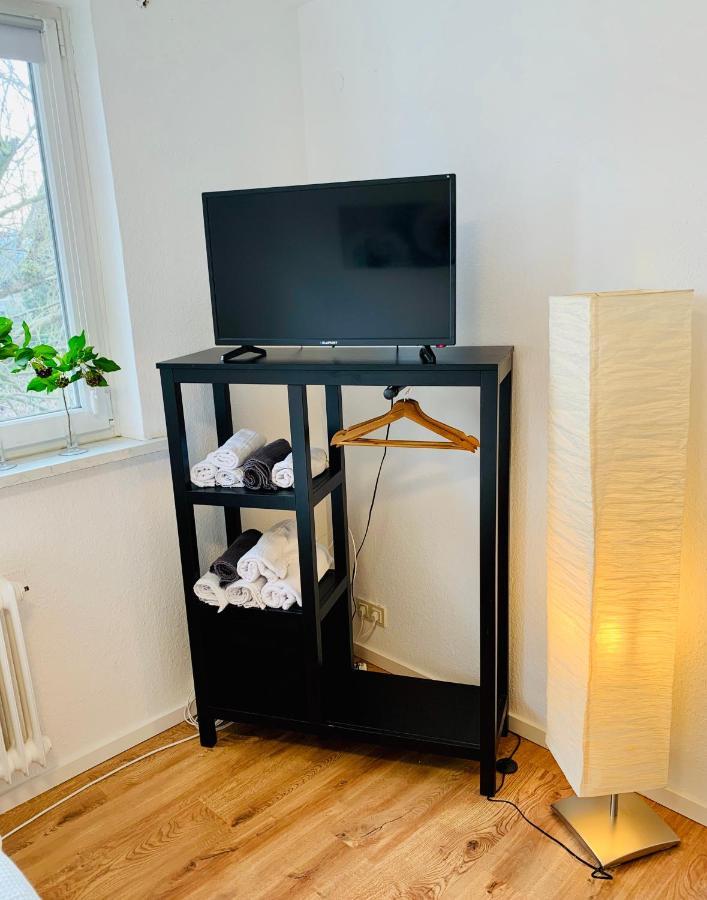 Direkte Uninaehe: Ferienwohnung Mit Grossem Doppelbett, Kuechenzeile Und Neu Renoviertem Badezimmer Homburg  Zewnętrze zdjęcie