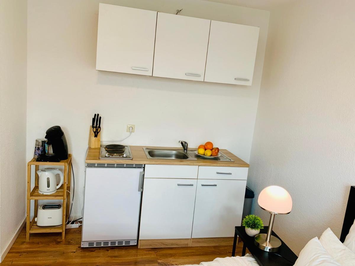 Direkte Uninaehe: Ferienwohnung Mit Grossem Doppelbett, Kuechenzeile Und Neu Renoviertem Badezimmer Homburg  Zewnętrze zdjęcie