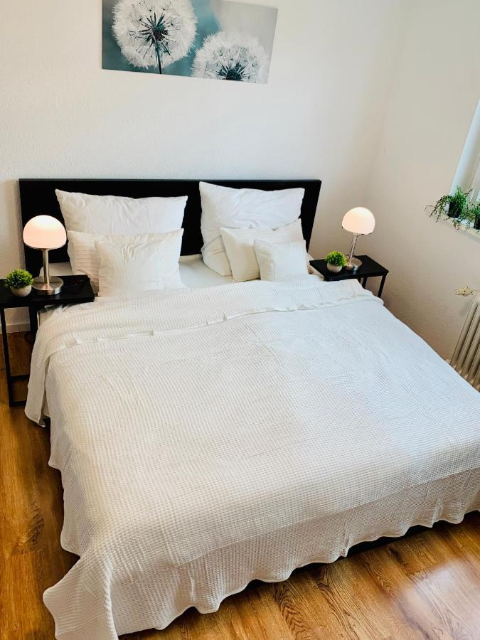 Direkte Uninaehe: Ferienwohnung Mit Grossem Doppelbett, Kuechenzeile Und Neu Renoviertem Badezimmer Homburg  Zewnętrze zdjęcie