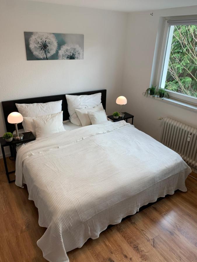 Direkte Uninaehe: Ferienwohnung Mit Grossem Doppelbett, Kuechenzeile Und Neu Renoviertem Badezimmer Homburg  Zewnętrze zdjęcie
