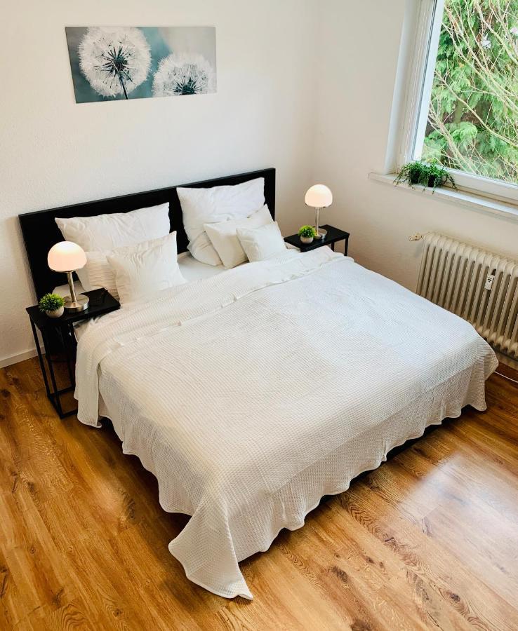 Direkte Uninaehe: Ferienwohnung Mit Grossem Doppelbett, Kuechenzeile Und Neu Renoviertem Badezimmer Homburg  Zewnętrze zdjęcie