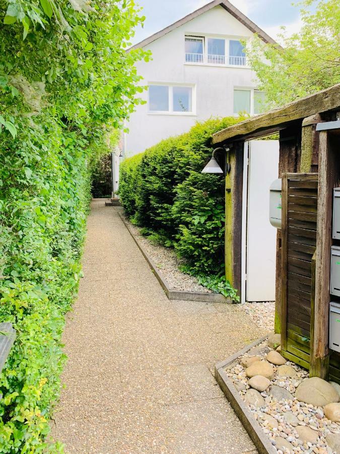 Direkte Uninaehe: Ferienwohnung Mit Grossem Doppelbett, Kuechenzeile Und Neu Renoviertem Badezimmer Homburg  Zewnętrze zdjęcie