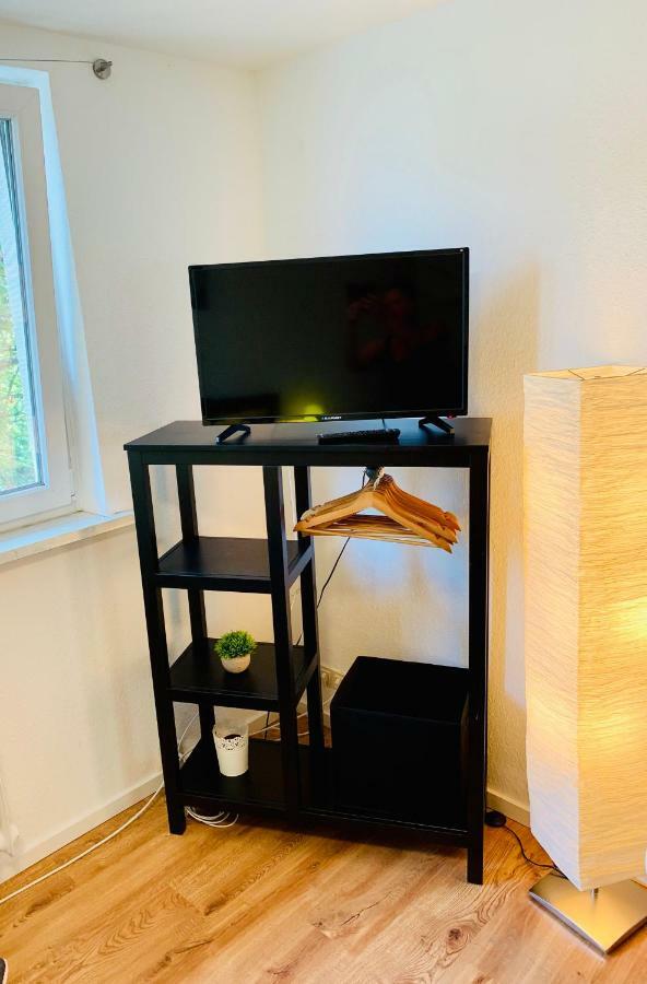 Direkte Uninaehe: Ferienwohnung Mit Grossem Doppelbett, Kuechenzeile Und Neu Renoviertem Badezimmer Homburg  Zewnętrze zdjęcie
